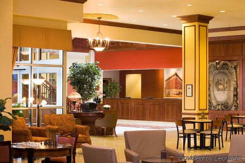 Отель Hilton Scranton & Conference Center Ресторан фото